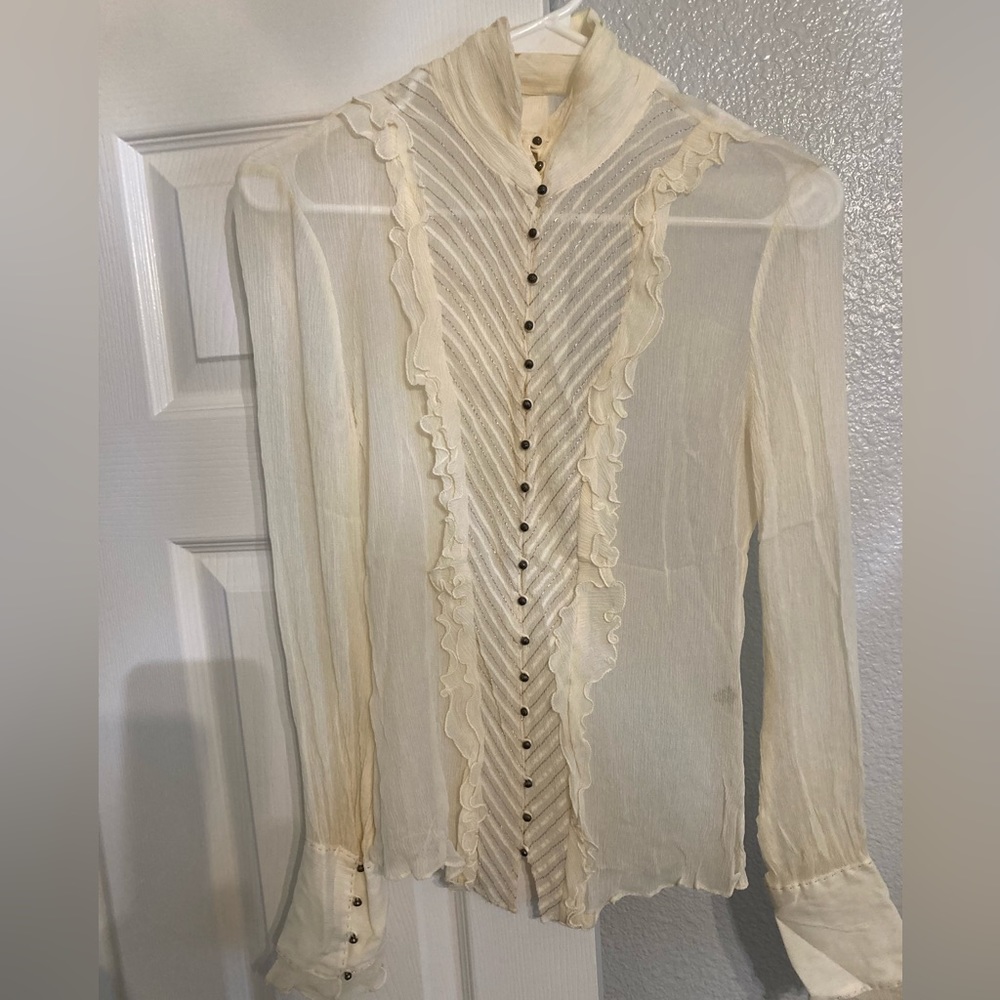 Beautiful silk blouse with metal buttons small